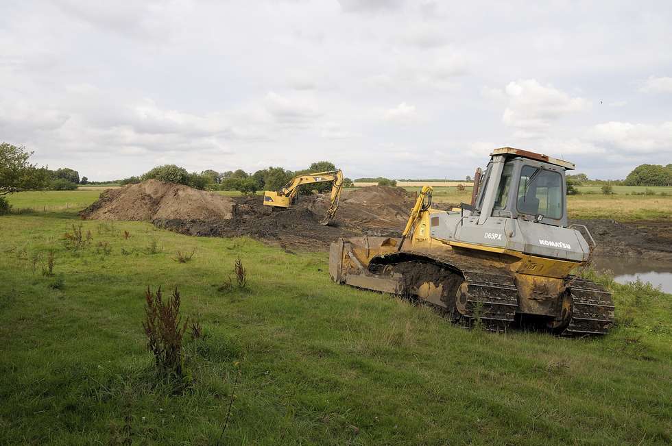 gravemaskine-og-bulldozer-2.jpg